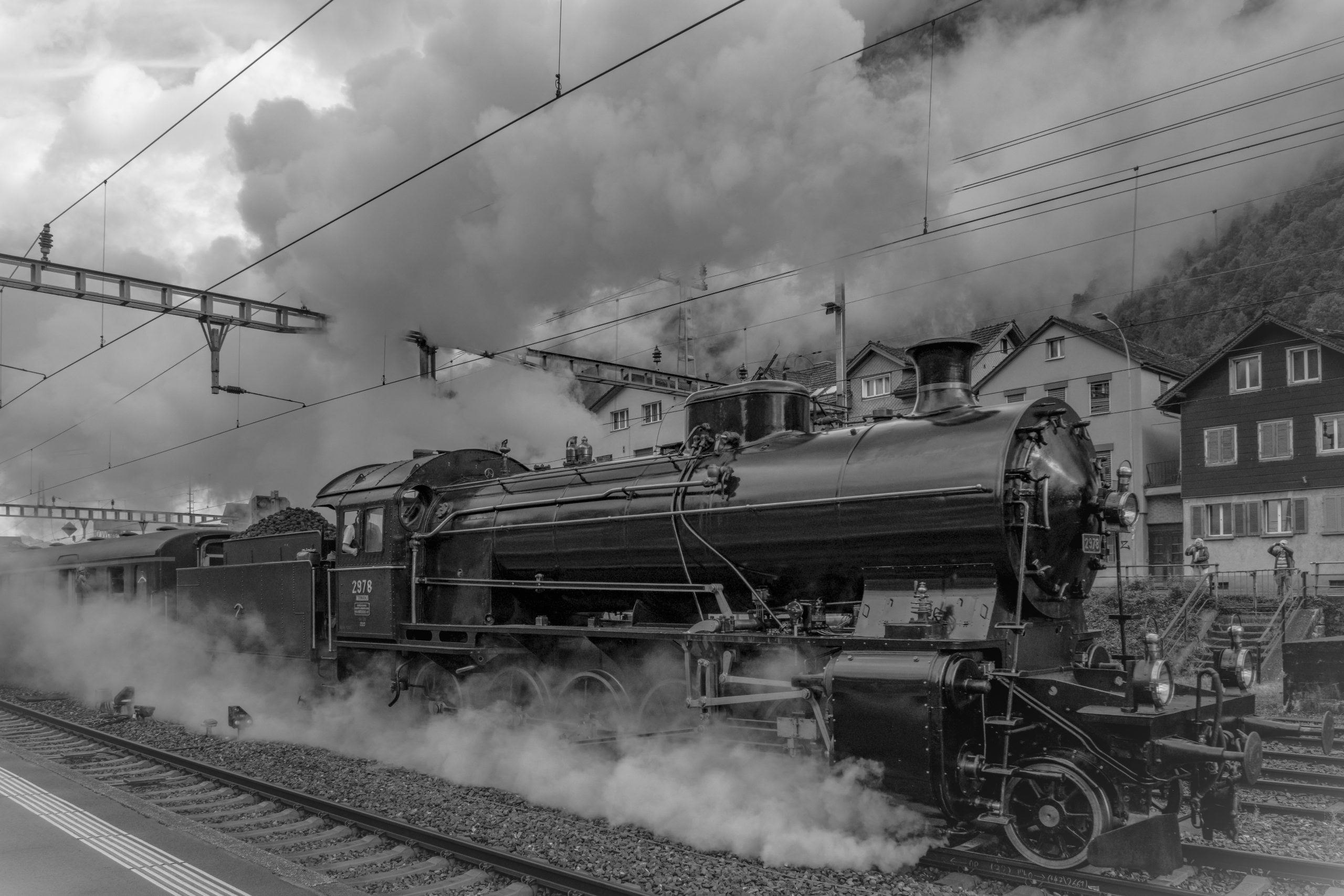 RS_Ausfahrt_Dampf-Extrazug1_mit_C5-6_nach_Goeschenen_SW-10