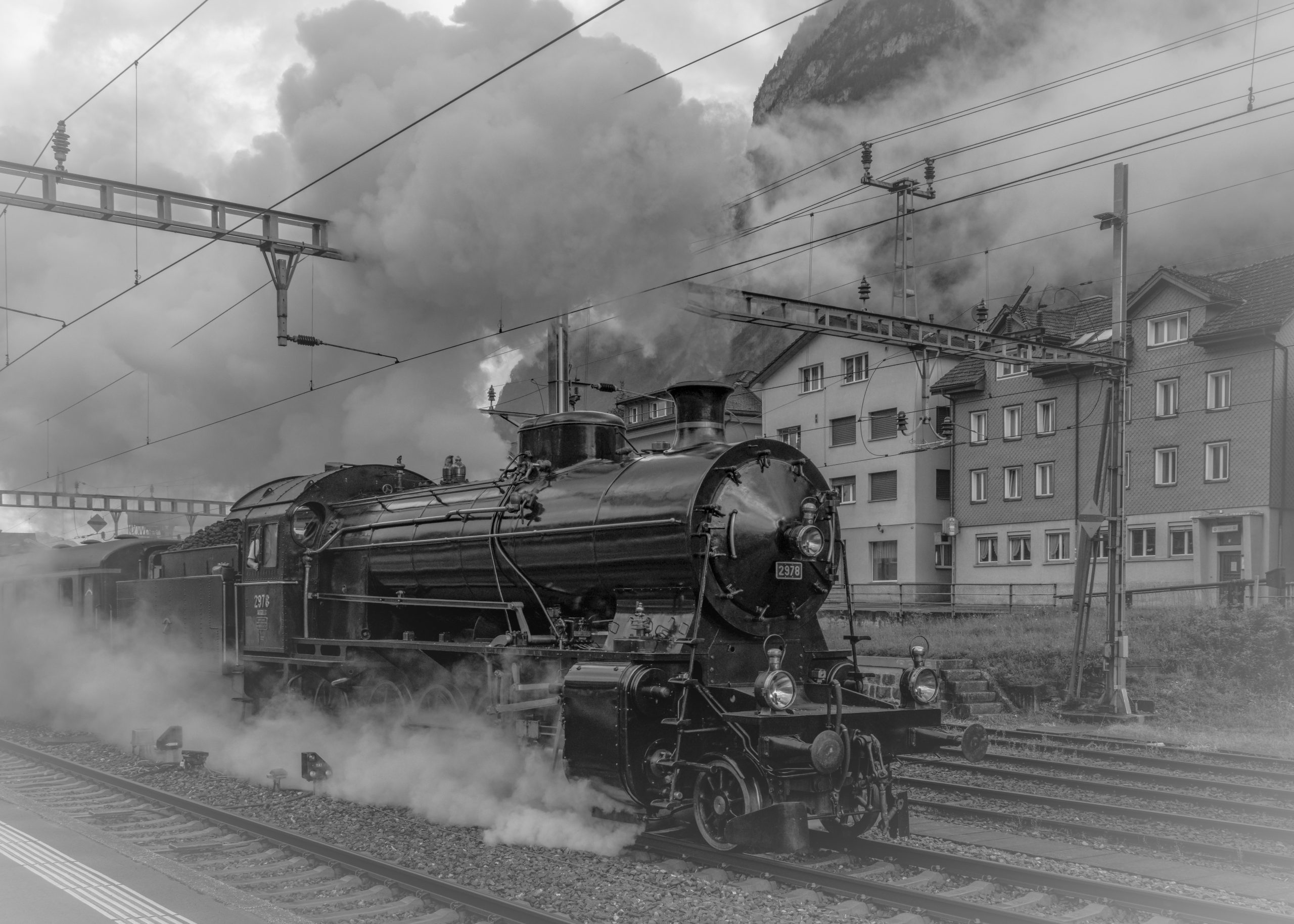 RS_Ausfahrt_Dampf-Extrazug1_mit_C5-6_nach_Goeschenen_SW-2