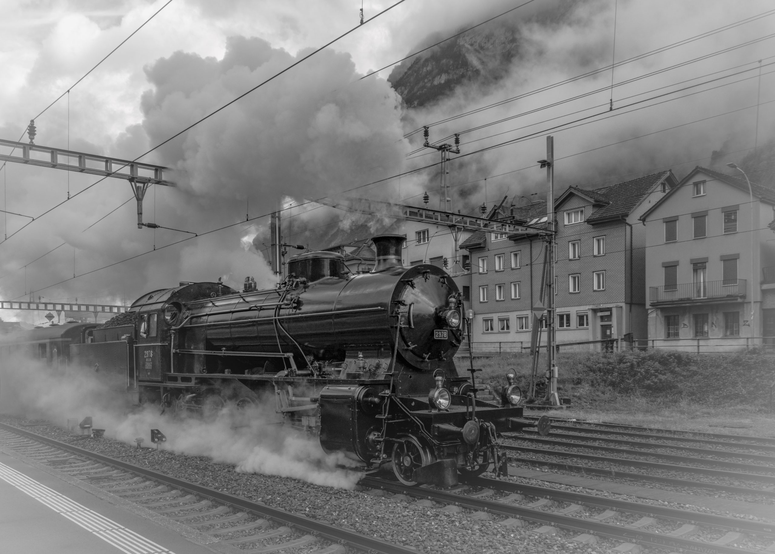 RS_Ausfahrt_Dampf-Extrazug1_mit_C5-6_nach_Goeschenen_SW-3