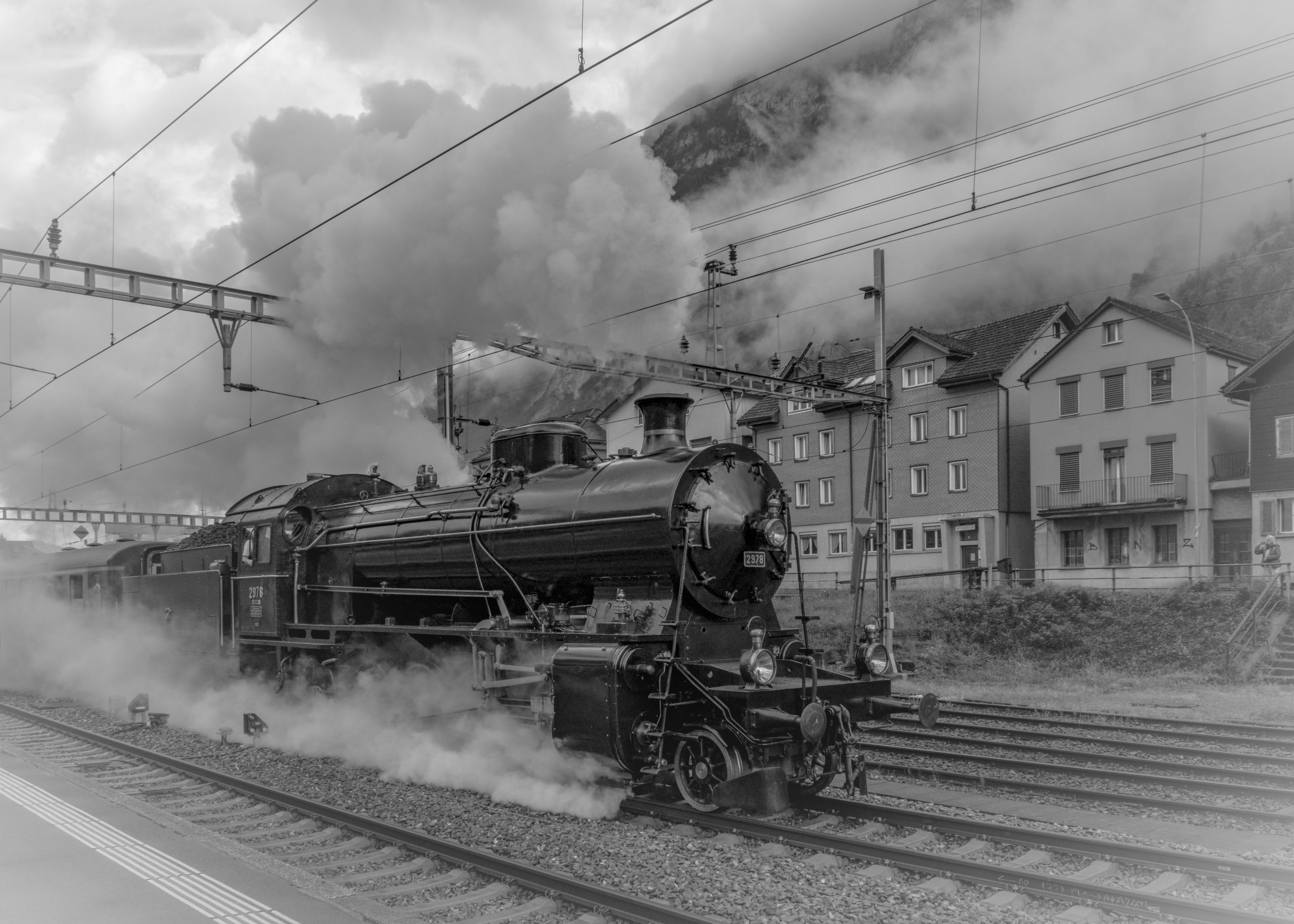 RS_Ausfahrt_Dampf-Extrazug1_mit_C5-6_nach_Goeschenen_SW-4