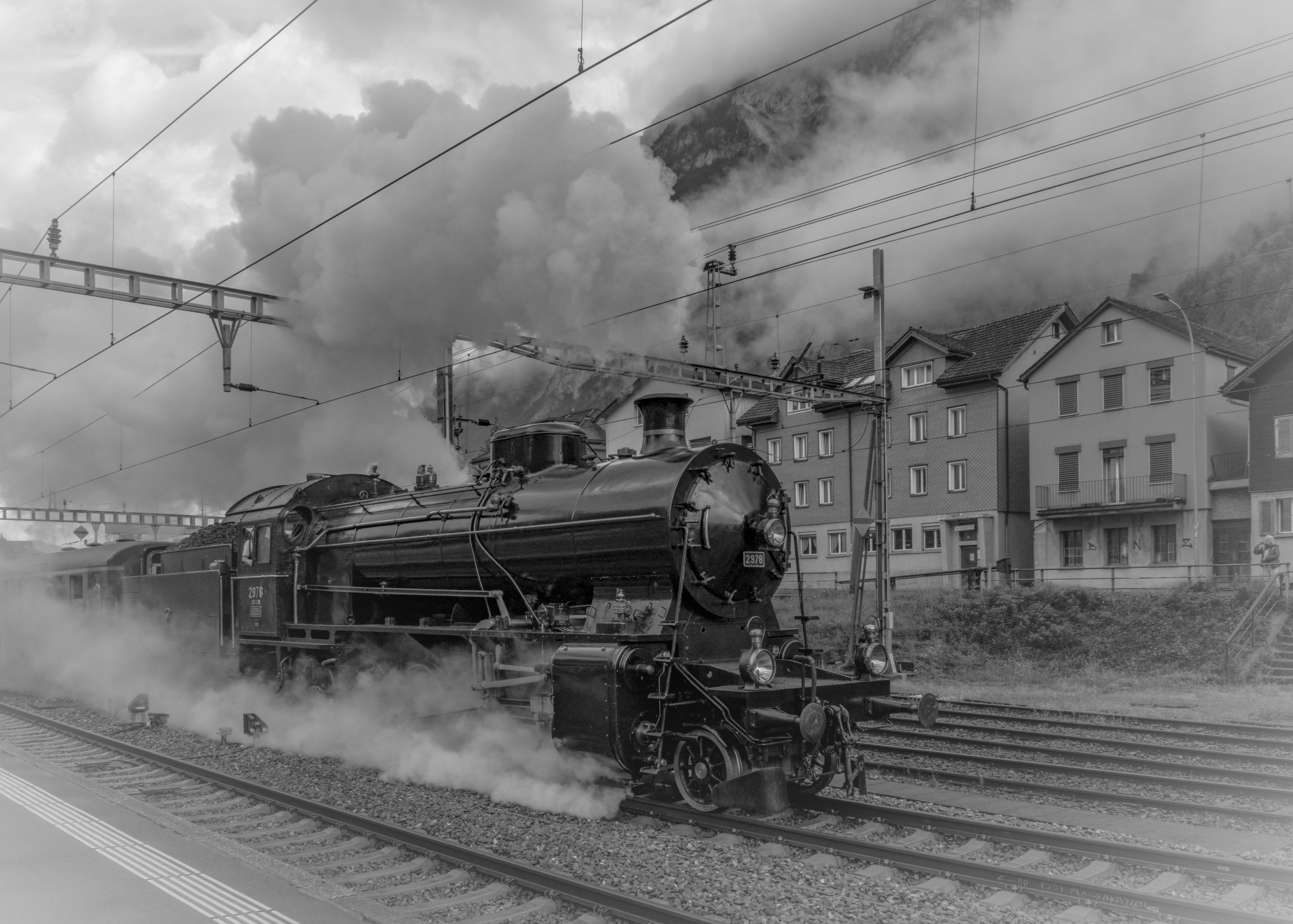 RS_Ausfahrt_Dampf-Extrazug1_mit_C5-6_nach_Goeschenen_SW-4