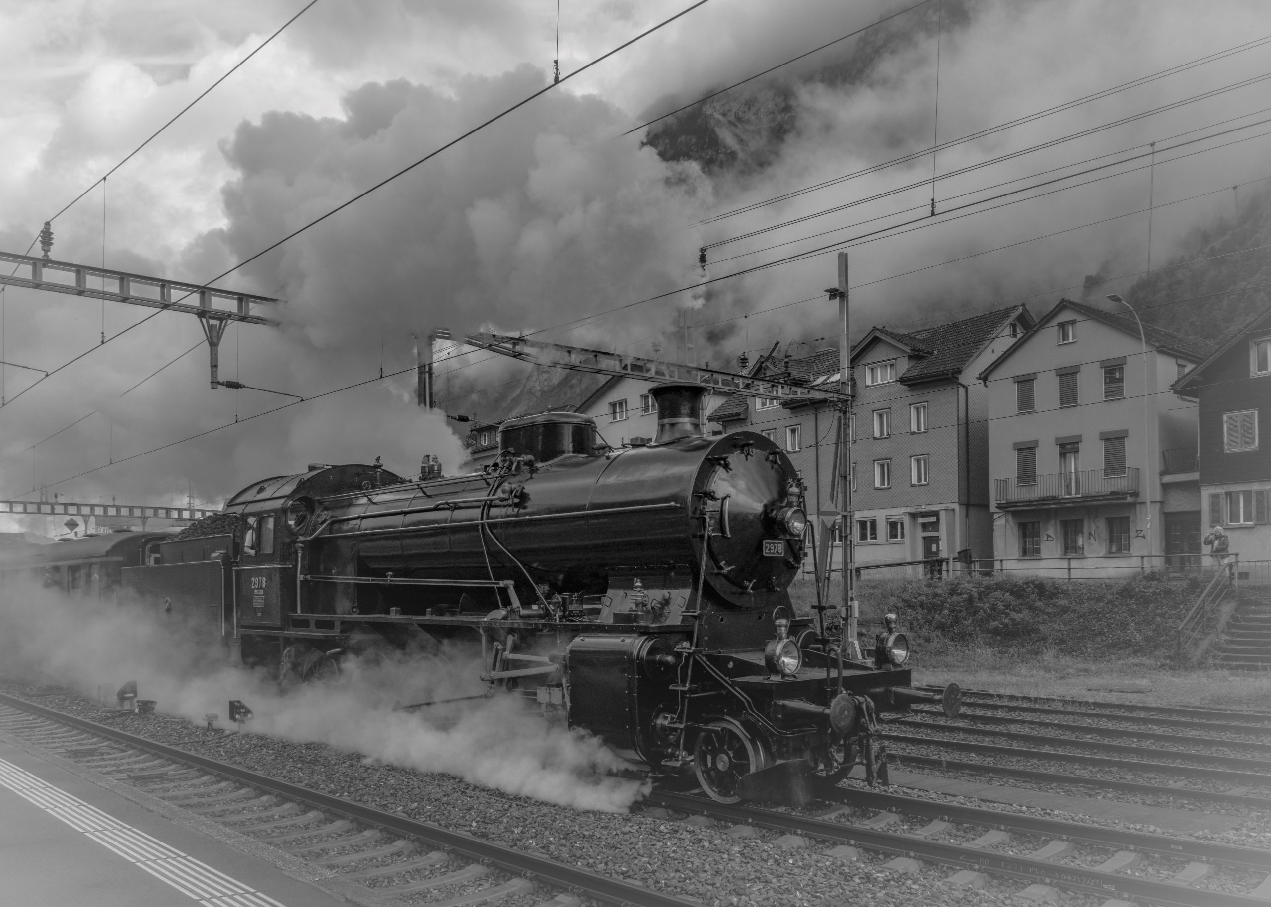 RS_Ausfahrt_Dampf-Extrazug1_mit_C5-6_nach_Goeschenen_SW-5