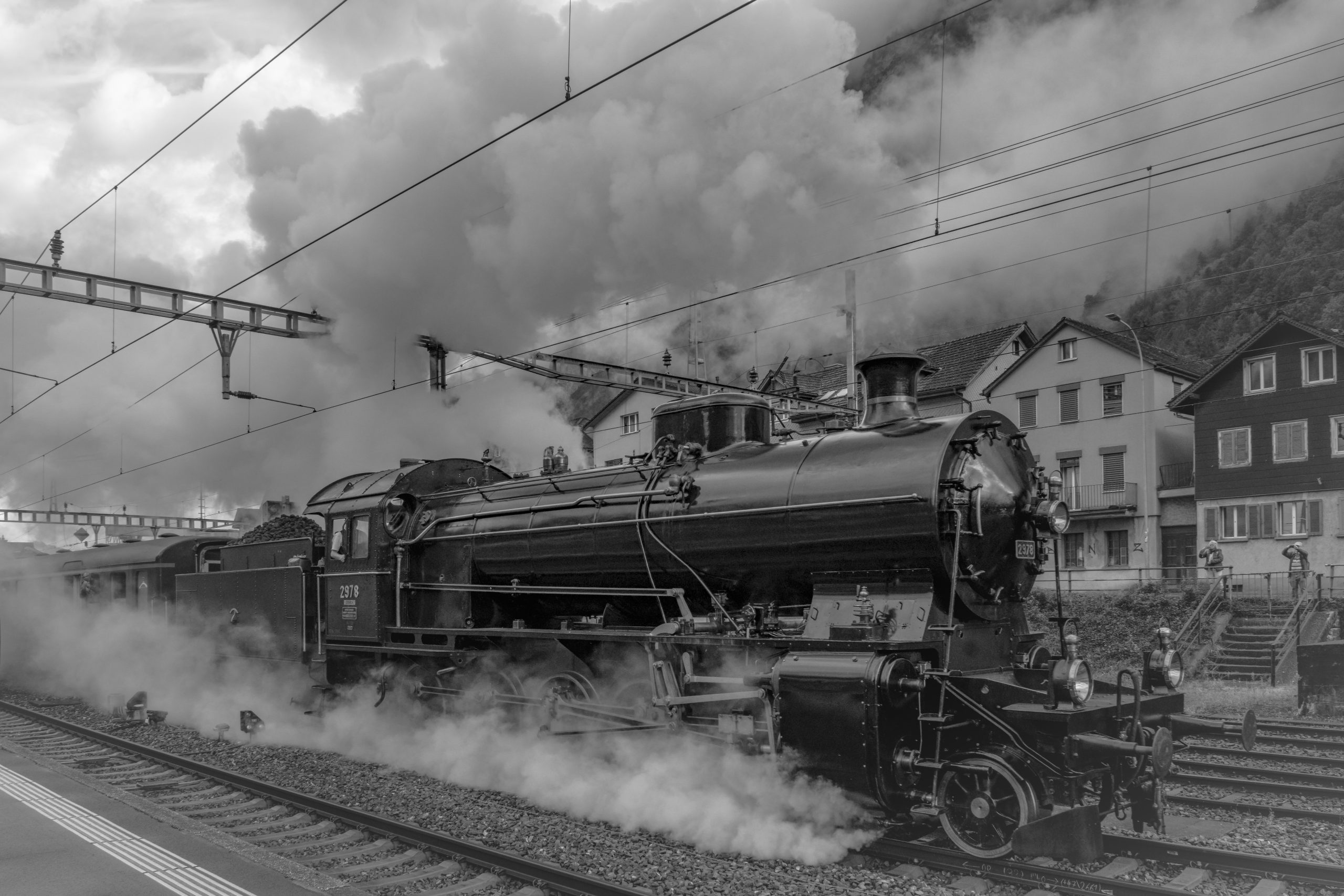 RS_Ausfahrt_Dampf-Extrazug1_mit_C5-6_nach_Goeschenen_SW-9