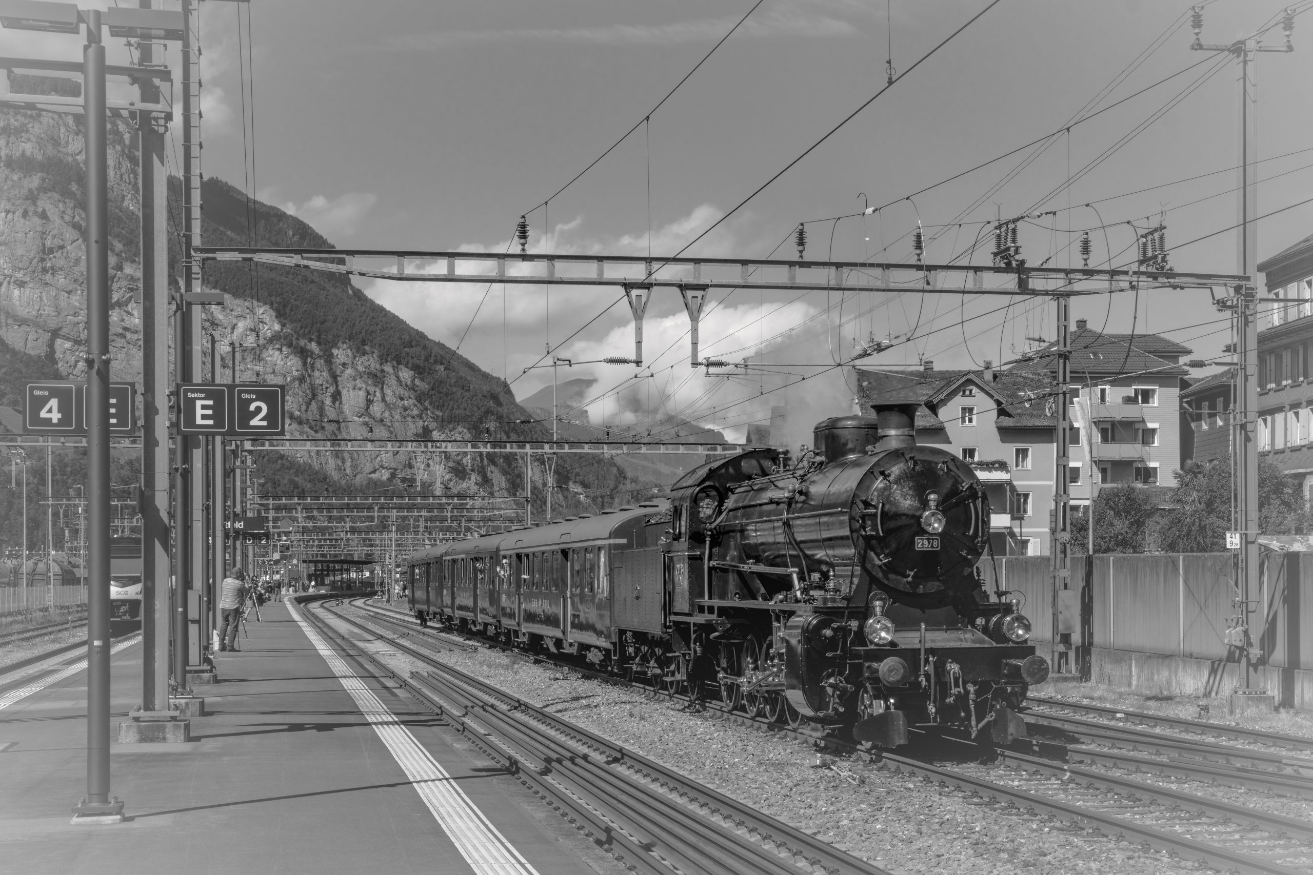 RS_Ausfahrt_Dampf-Extrazug2_mit_C5-6_nach_Goeschenen_SW
