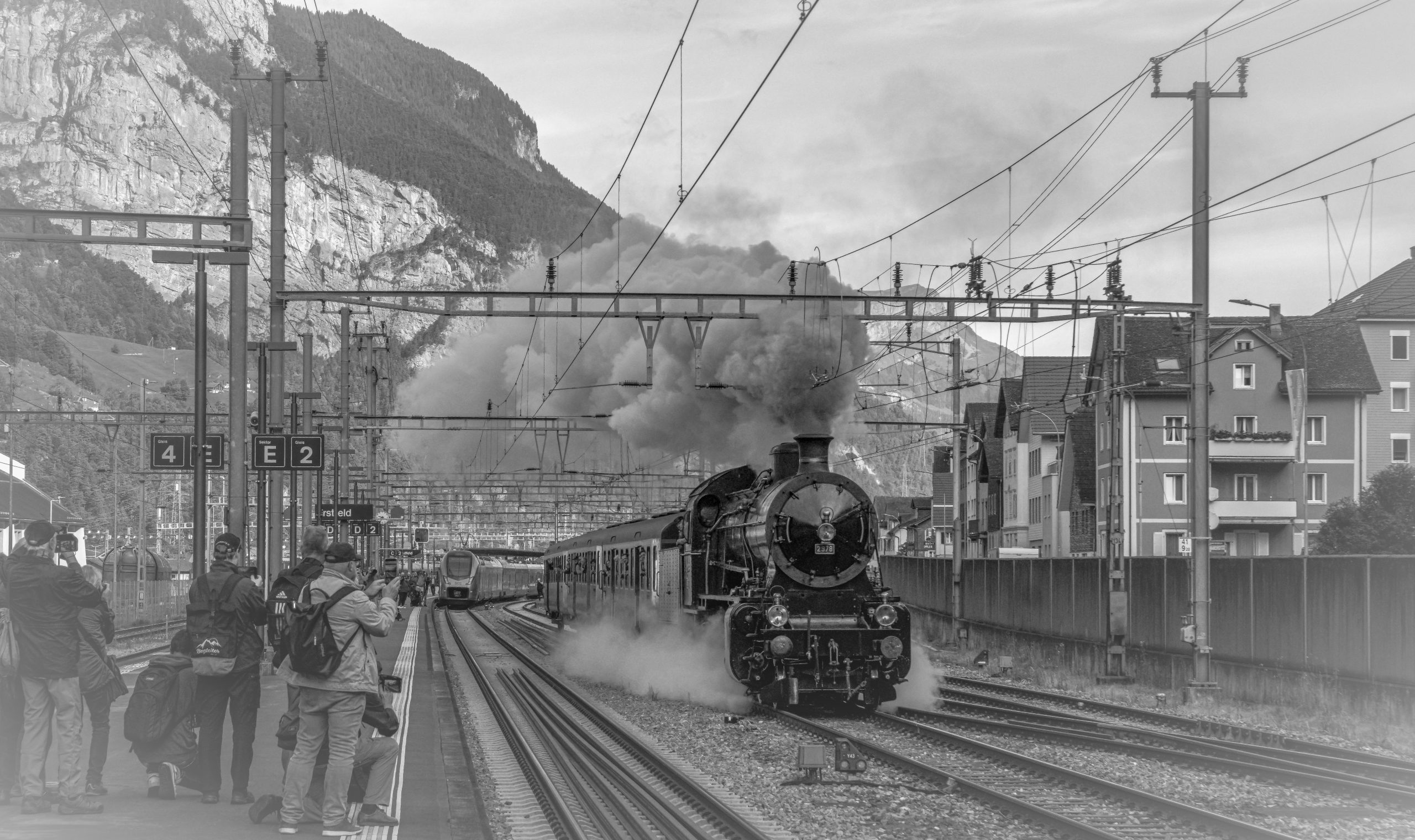 RS_Ausfahrt_Dampfsonderzug1_Erstfeld_SW-2