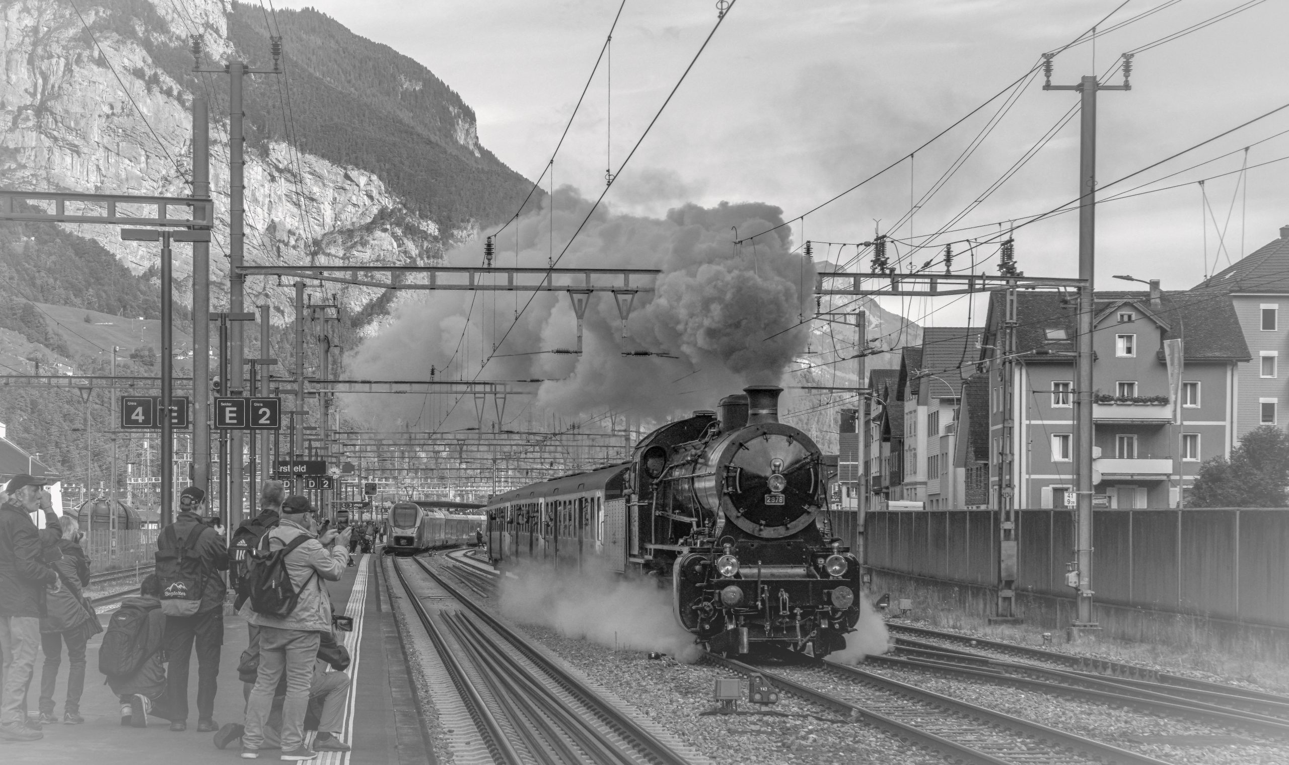 RS_Ausfahrt_Dampfsonderzug1_Erstfeld_SW-3