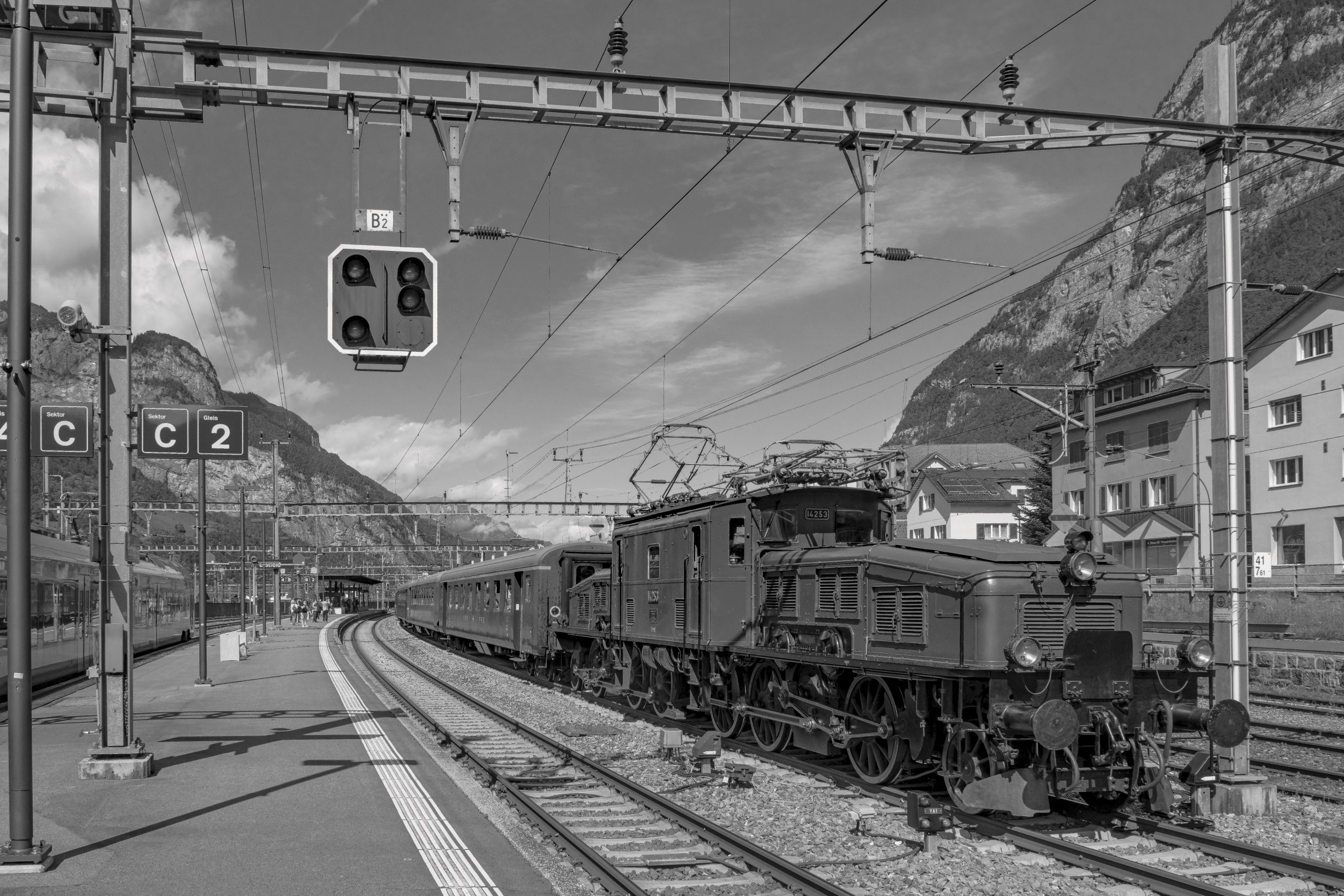 RS_Ausfahrt_Krokodil-Extrazug2_nach_Goeschenen_SW-10