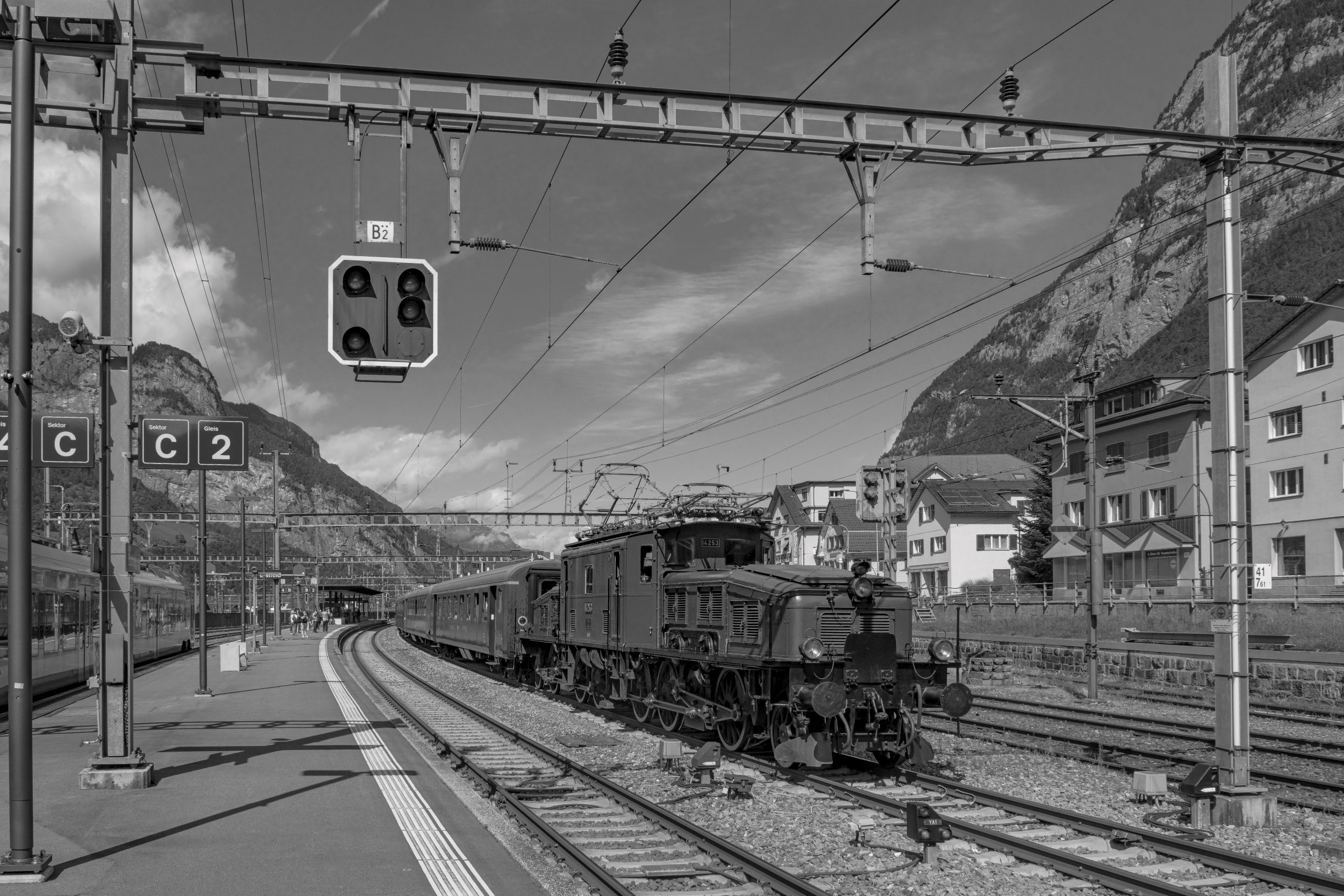 RS_Ausfahrt_Krokodil-Extrazug2_nach_Goeschenen_SW-2