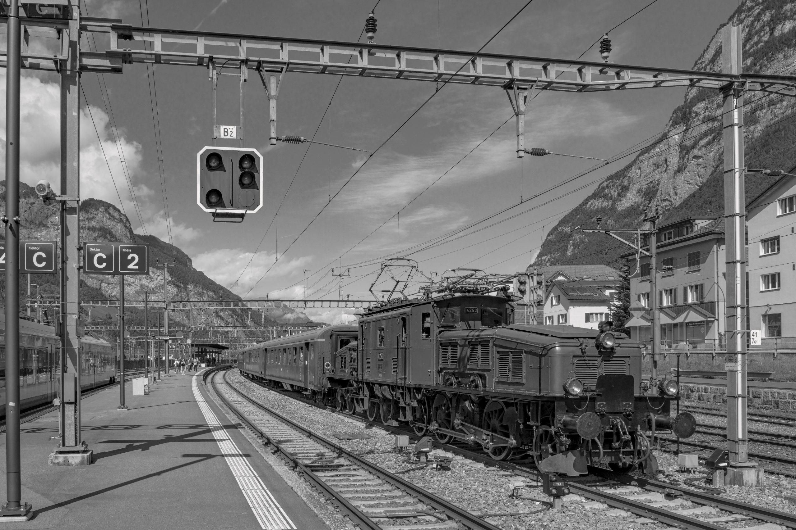 RS_Ausfahrt_Krokodil-Extrazug2_nach_Goeschenen_SW-8