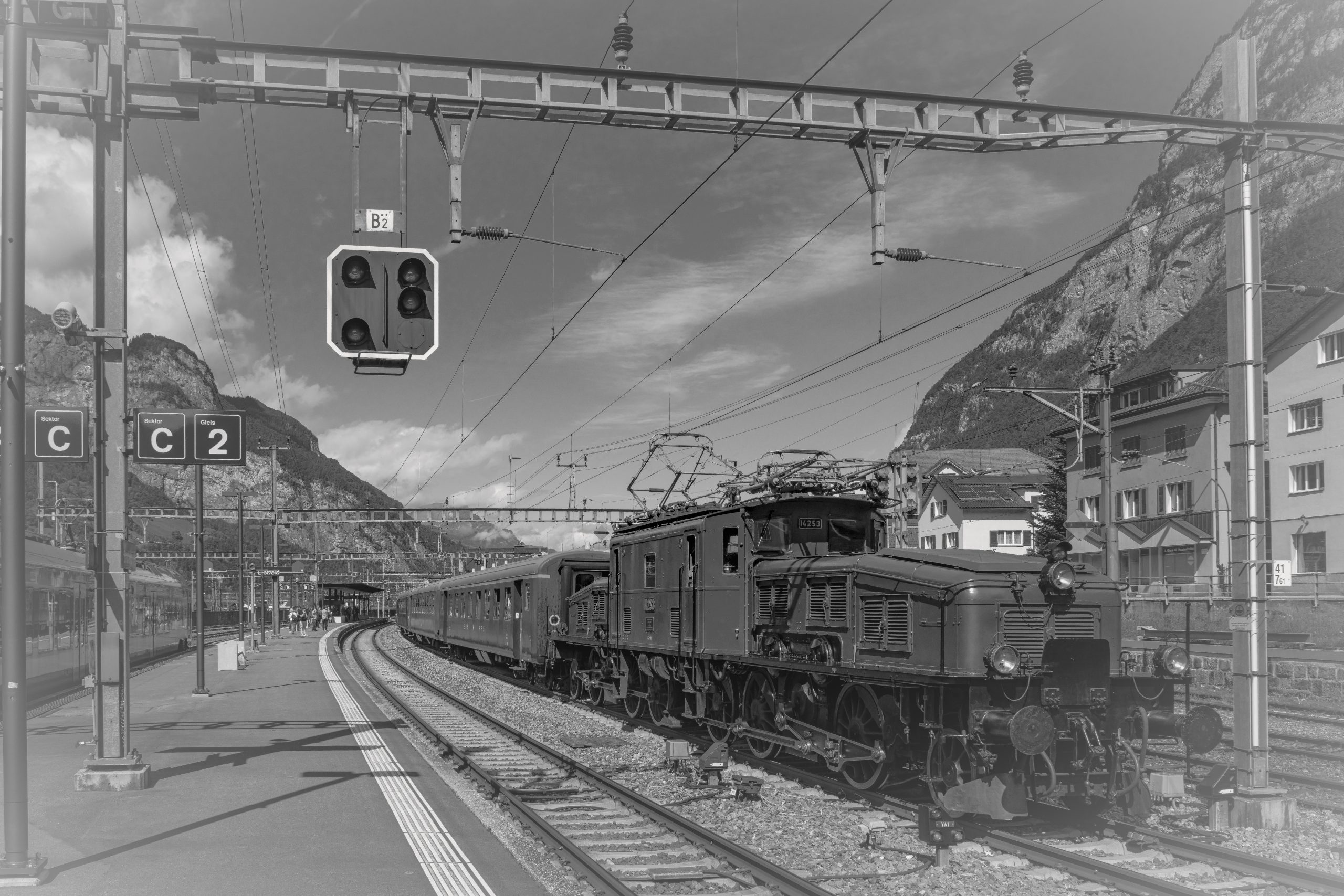 RS_Ausfahrt_Krokodil-Extrazug2_nach_Goeschenen_SW-9