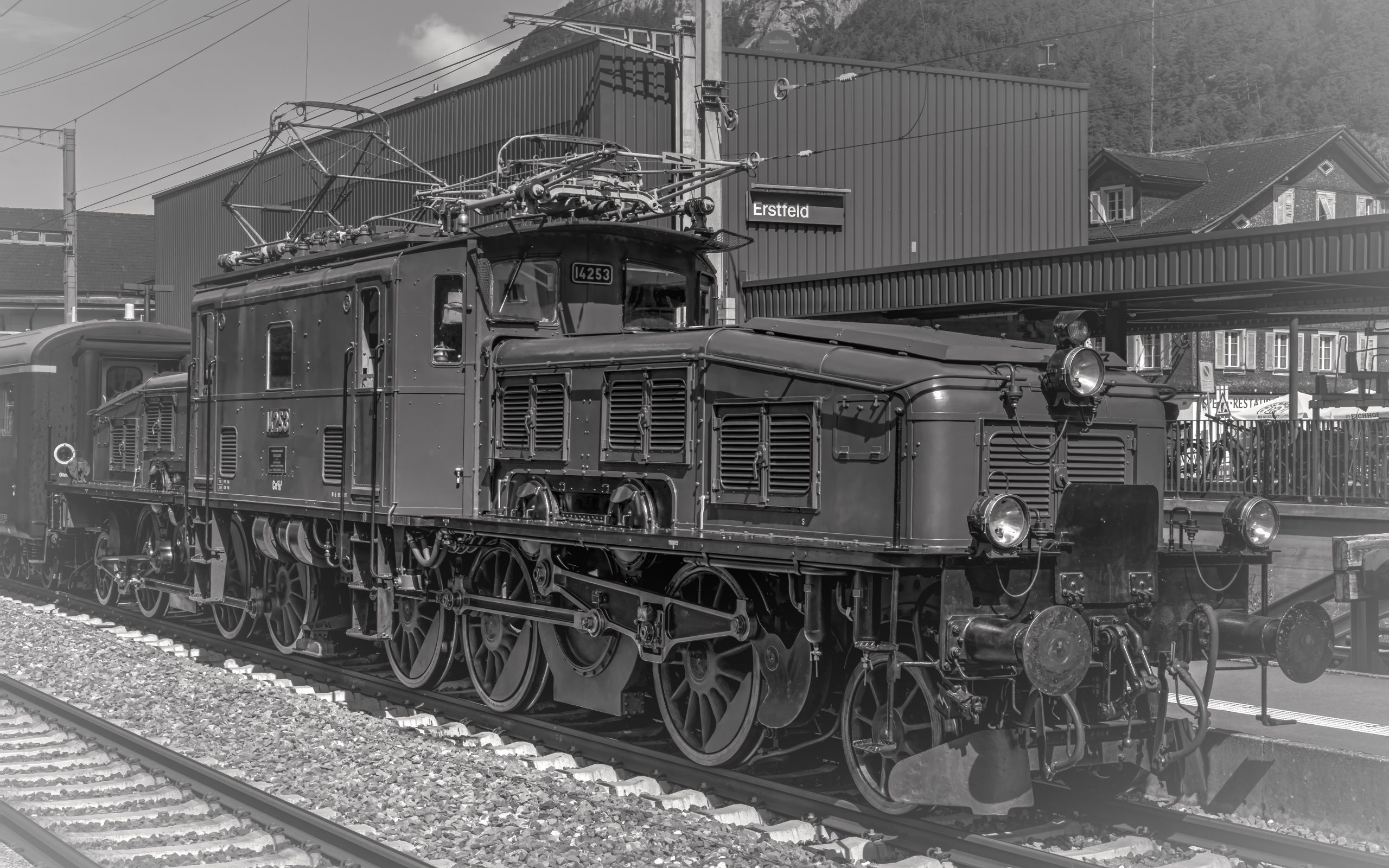 RS_Ausfahrt_Krokodil-Extrazug2_nach_Goeschenen_SW