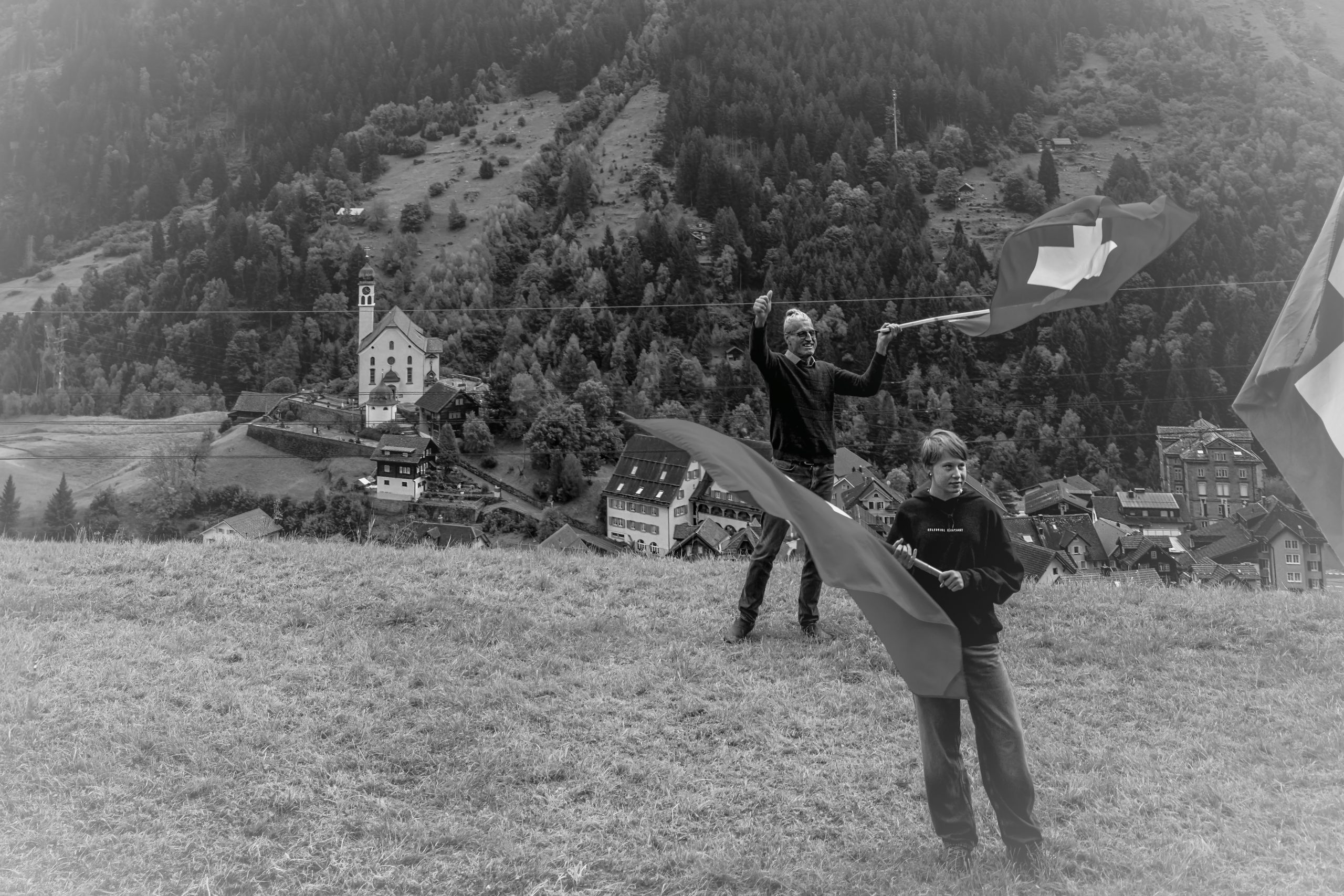 RS_Fahnenschwenker_Xaver_Andermatt_bei_Bergfahrt_SW-3