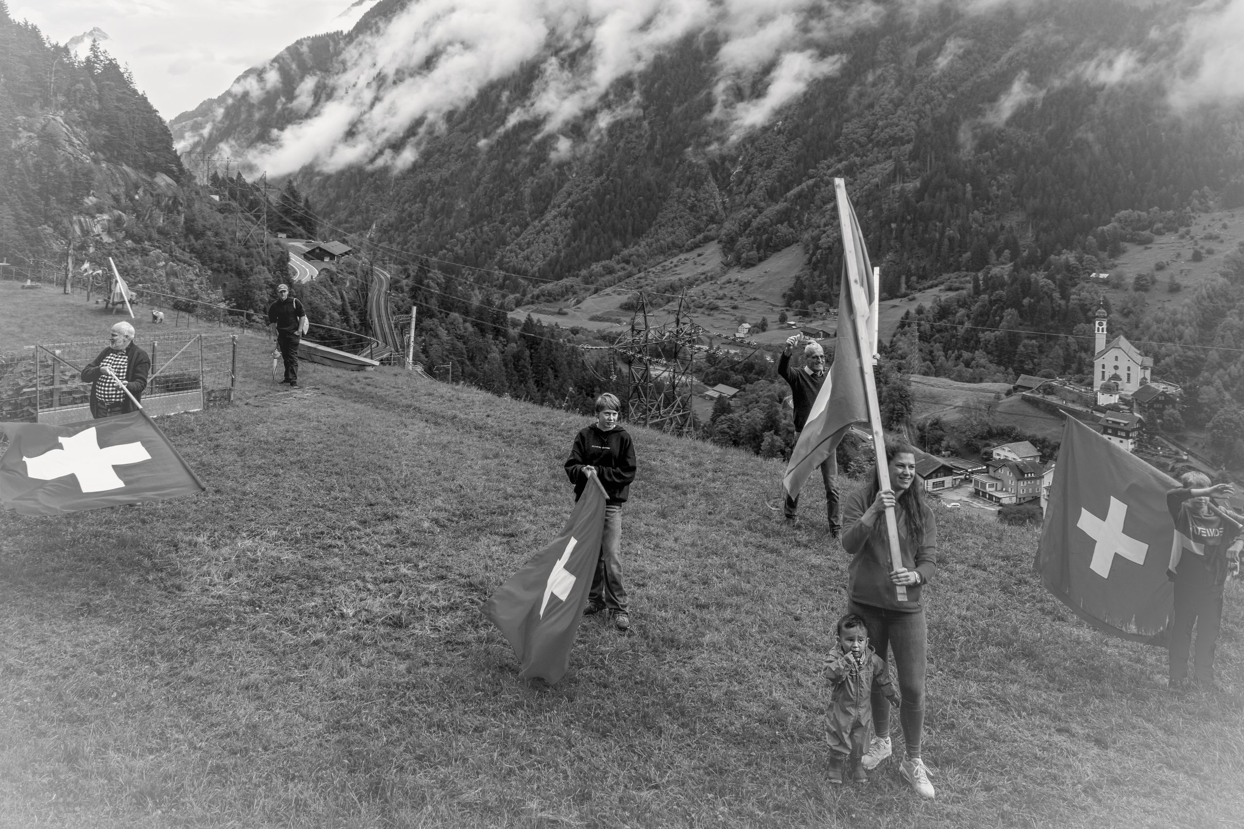 RS_Fahnenschwenker_Xaver_Andermatt_bei_Bergfahrt_SW-4