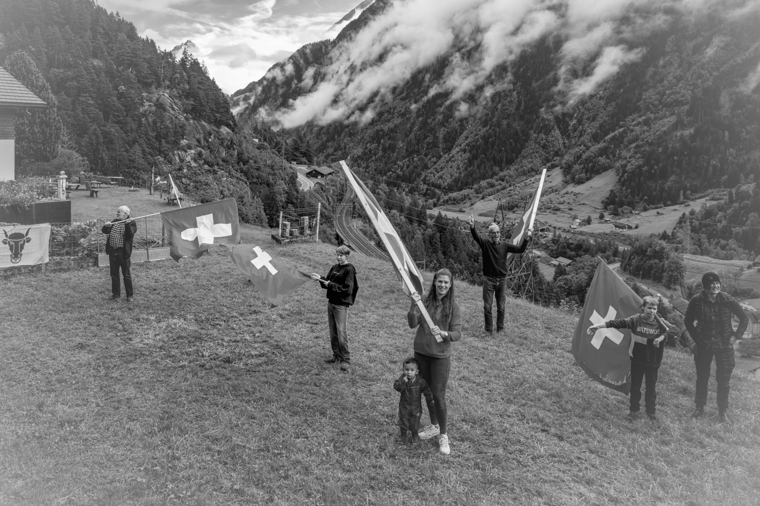 RS_Fahnenschwenker_Xaver_Andermatt_bei_Bergfahrt_SW-5