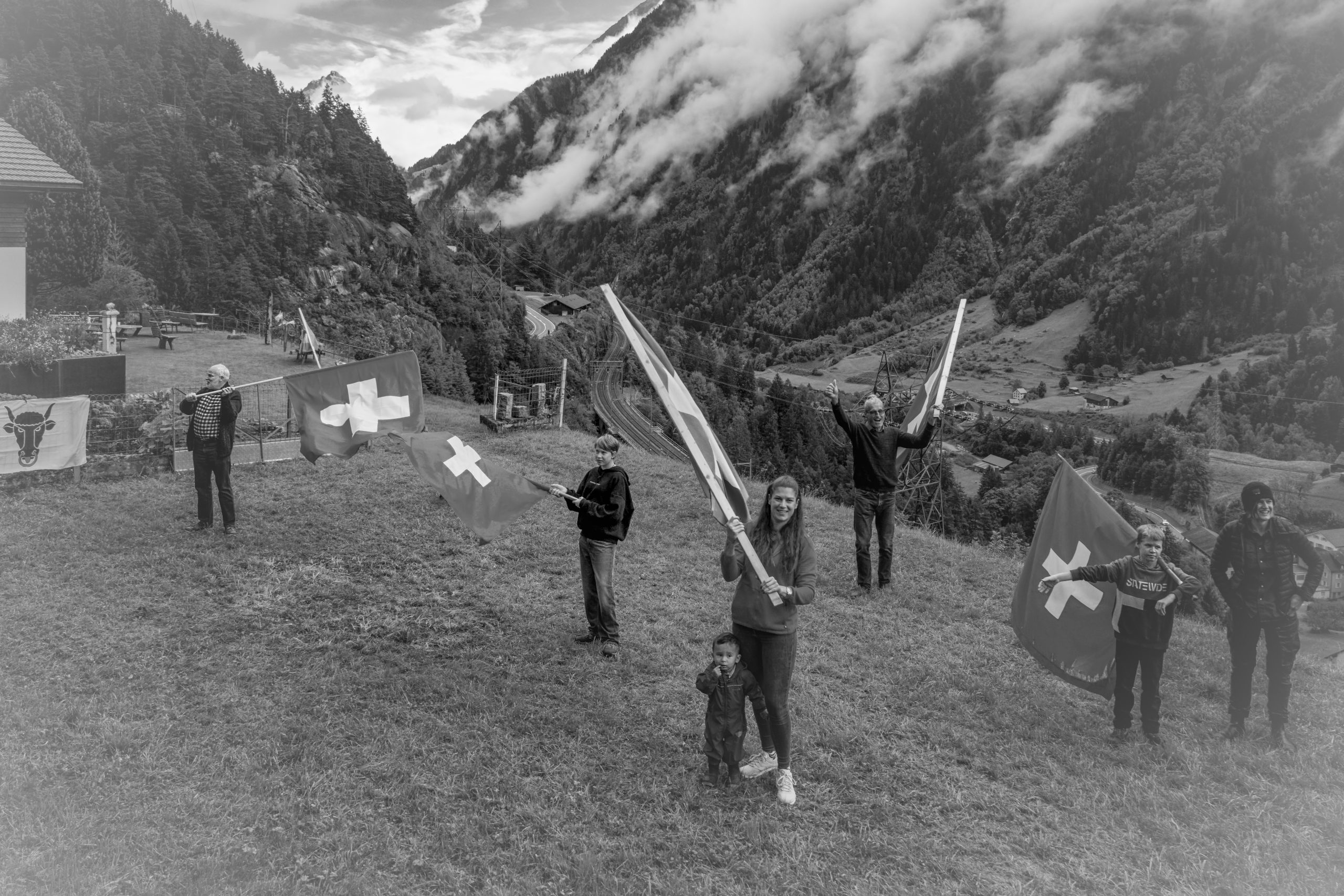 RS_Fahnenschwenker_Xaver_Andermatt_bei_Bergfahrt_SW-5