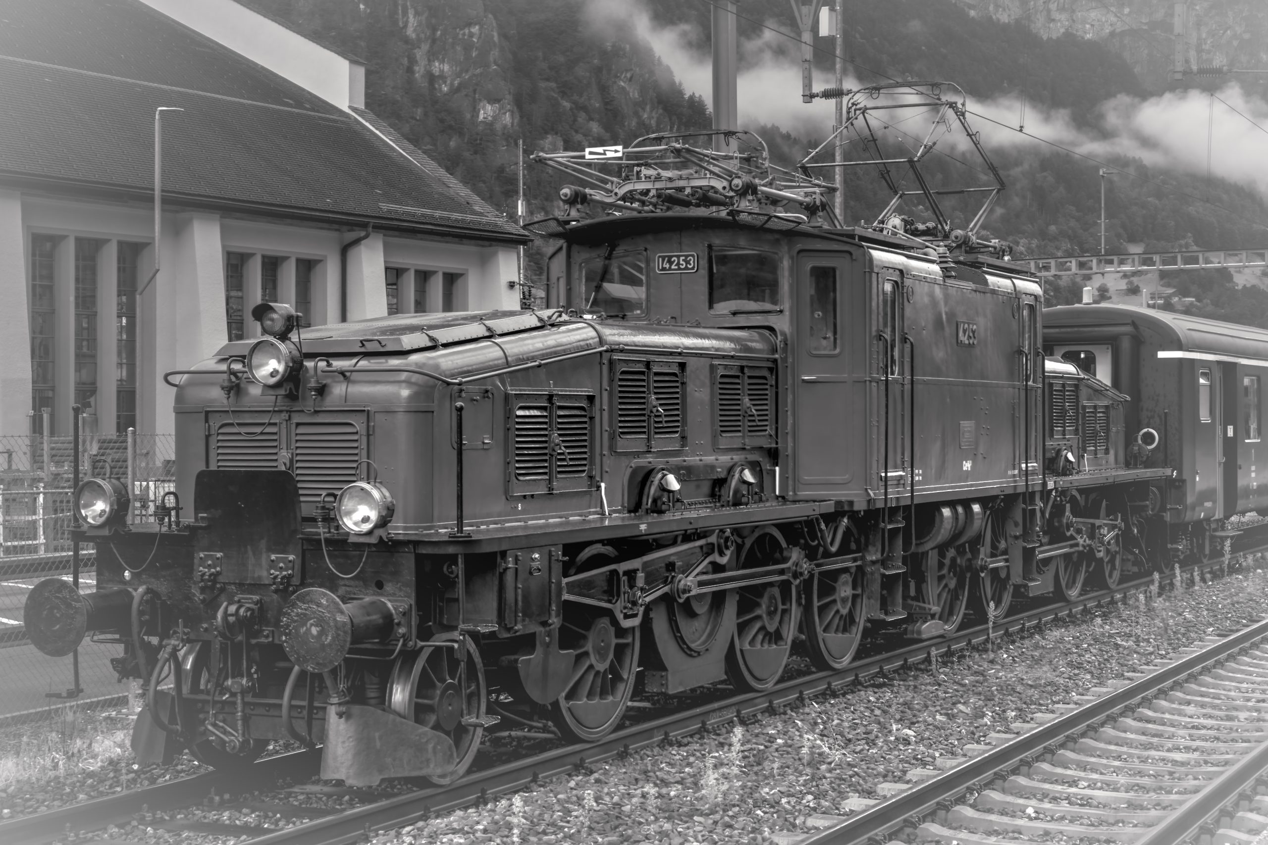 RS_Krokodil_Wartegleis_Erstfeld_SW-3