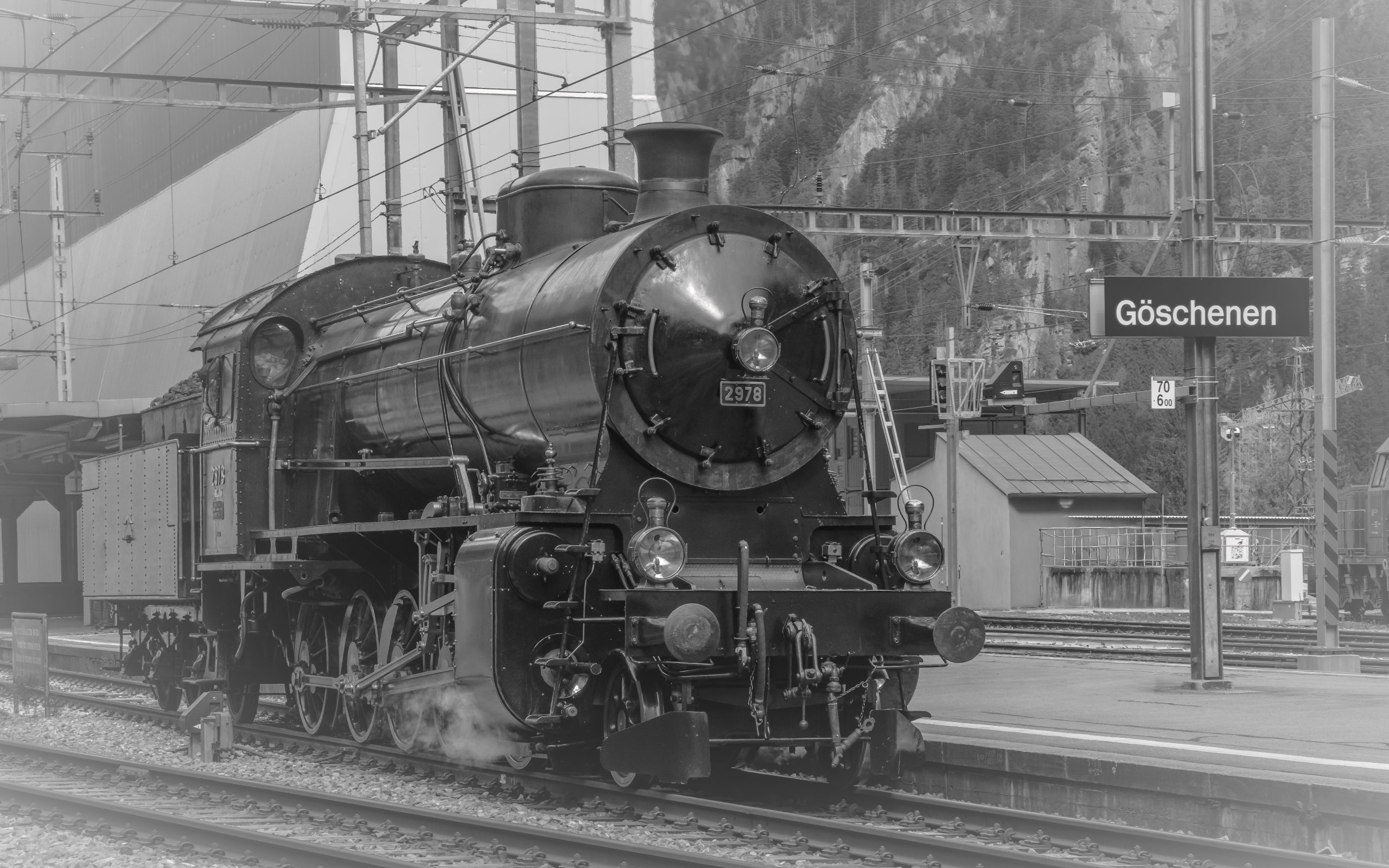 RS_GBT1_C5-6_Zweiter_Zug_Ankunft_und_Umlauf_in Göschenen_SW-3