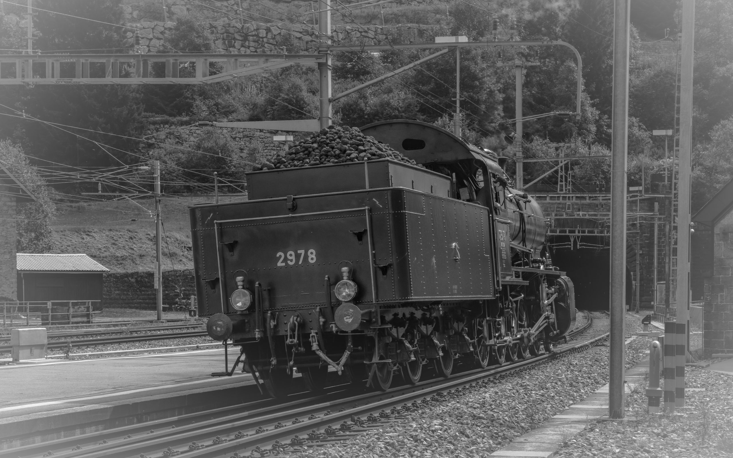 RS_GBT1_C5-6_Zweiter_Zug_Ankunft_und_Umlauf_in Göschenen_SW-4