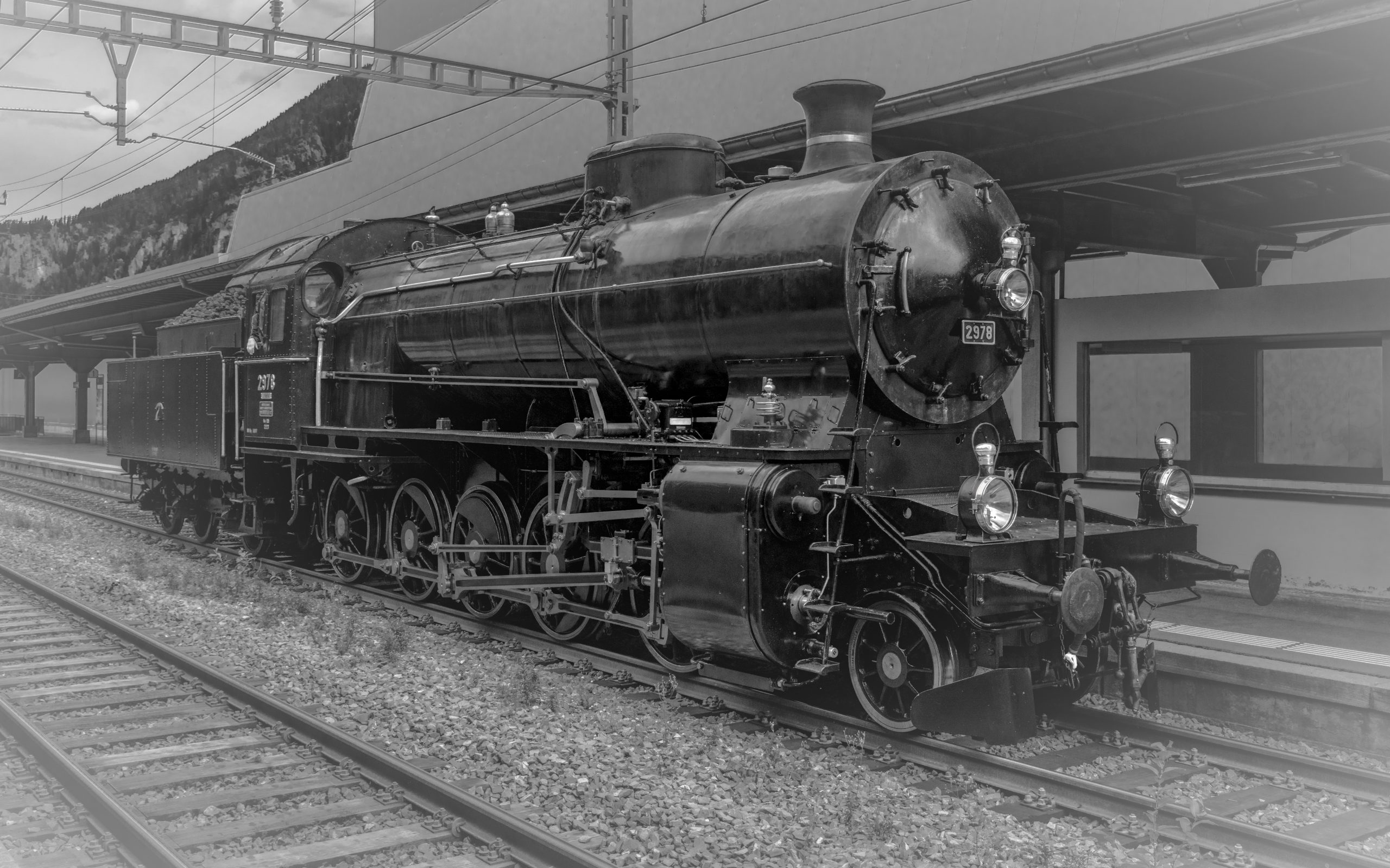 RS_GBT1_C5-6_Zweiter_Zug_Ankunft_und_Umlauf_in Göschenen_SW-8