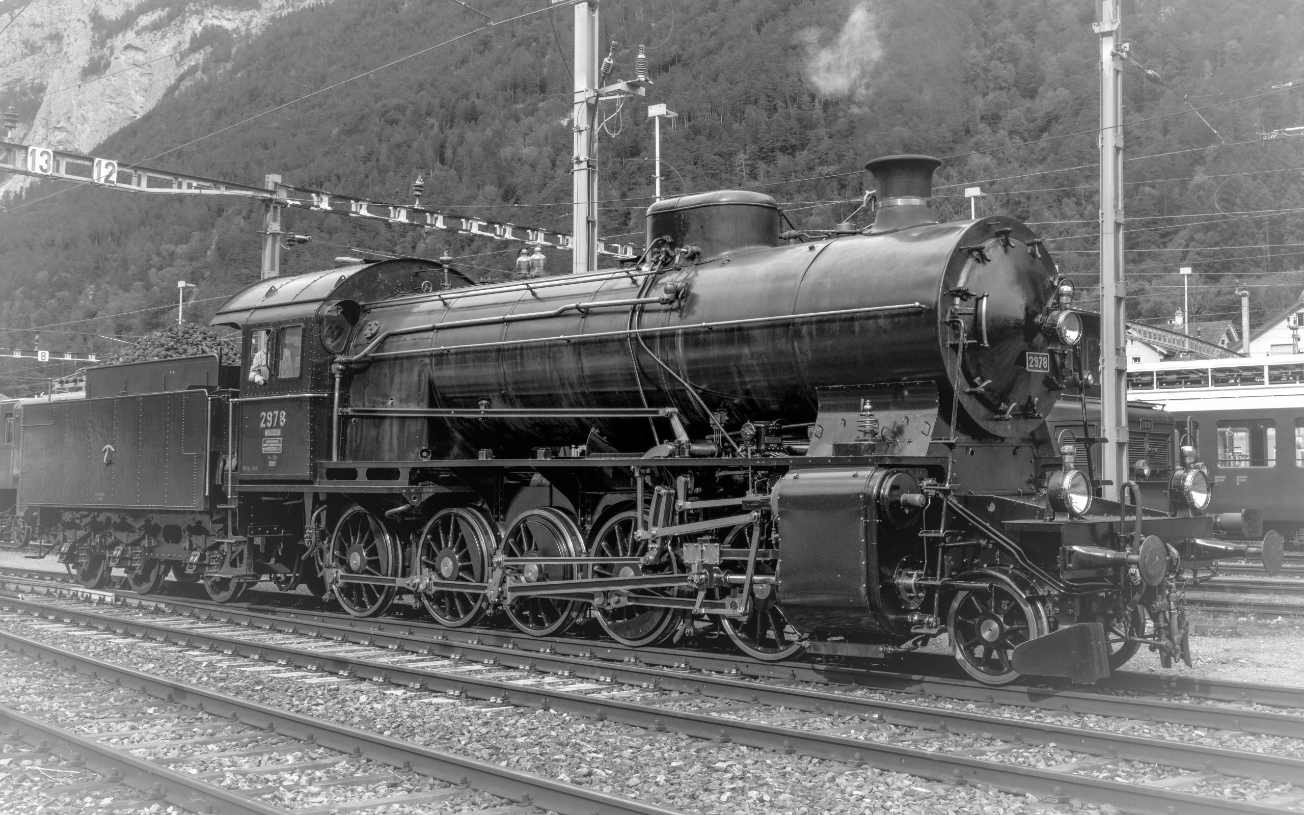 RS_GBT1_C5-6_Zweiter_Zug_Einfahrt_Bw_Erstfeld_SW-3