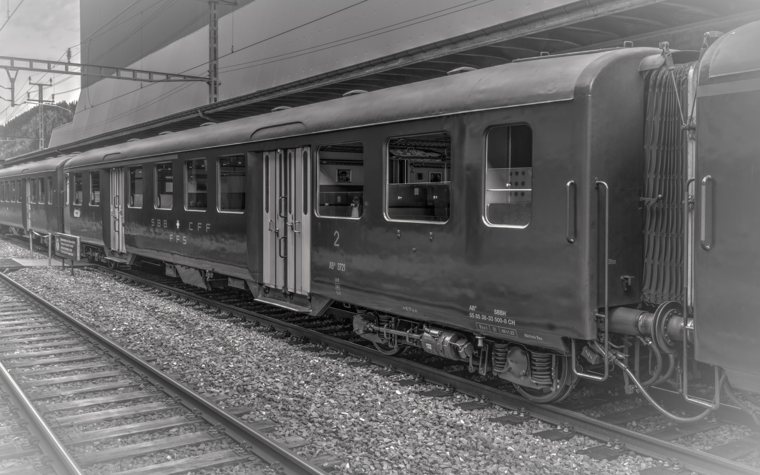 RS_GBT1_C5-6_Zweiter_Zug_Leichtstahlwagen_in_Göschenen_SW-2