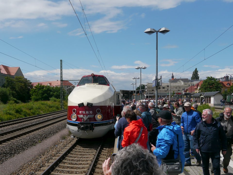 FJ P2060578 - VT18.16 Heimfahrt angekommen im Bf Radebeul-Ost 960px