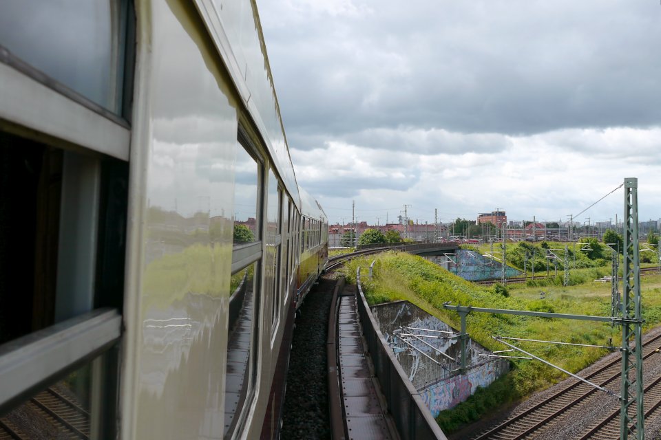 KJ P2060510 - VT18.16 Heimfahrt Fensterblick im Bogen vor Halle (Saale) 960px